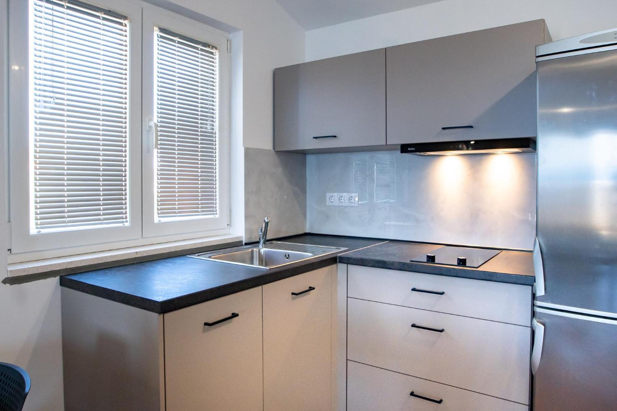 Apartments & Rooms Fam Ribaric Banjol エクステリア 写真