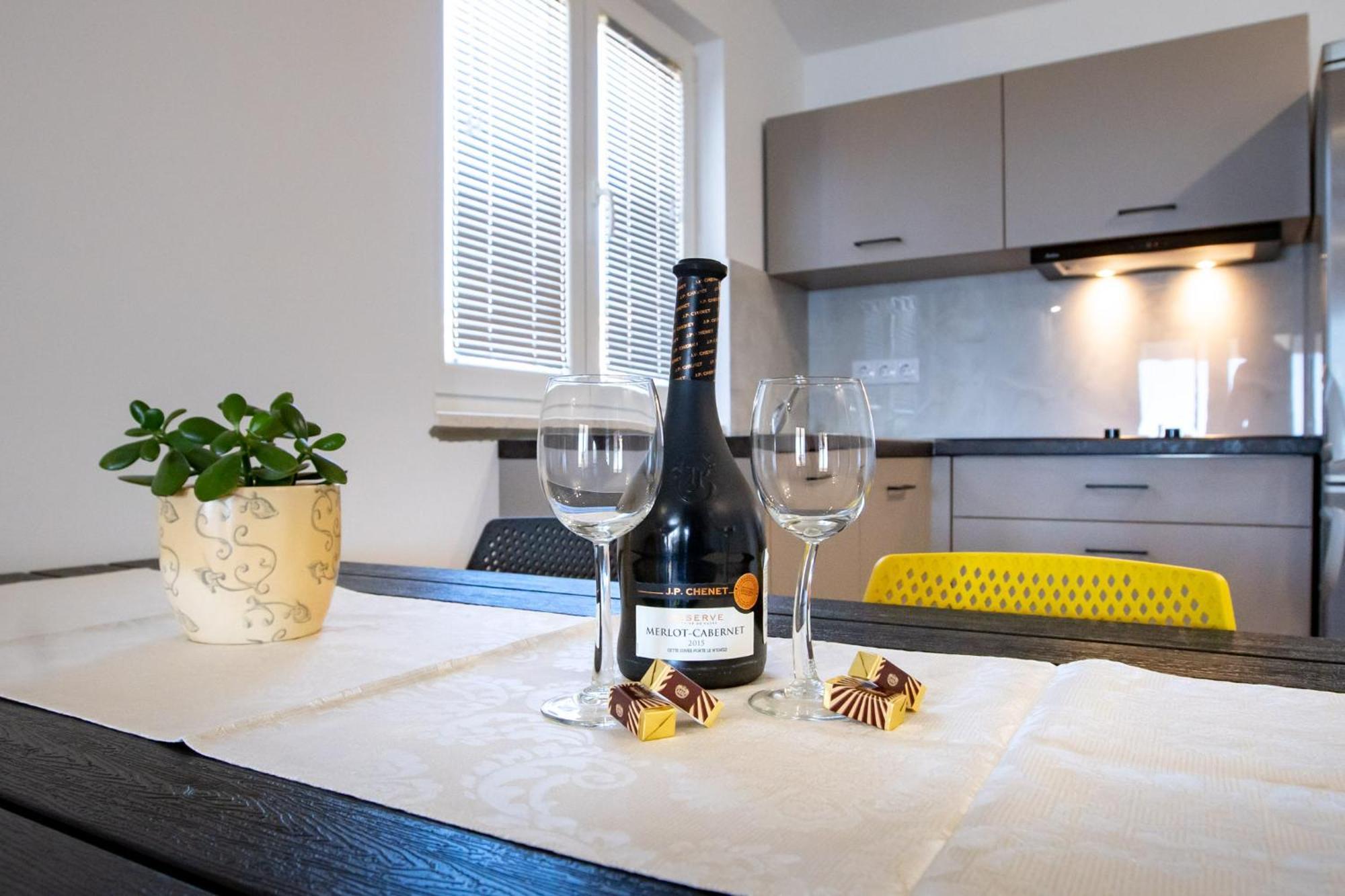 Apartments & Rooms Fam Ribaric Banjol エクステリア 写真