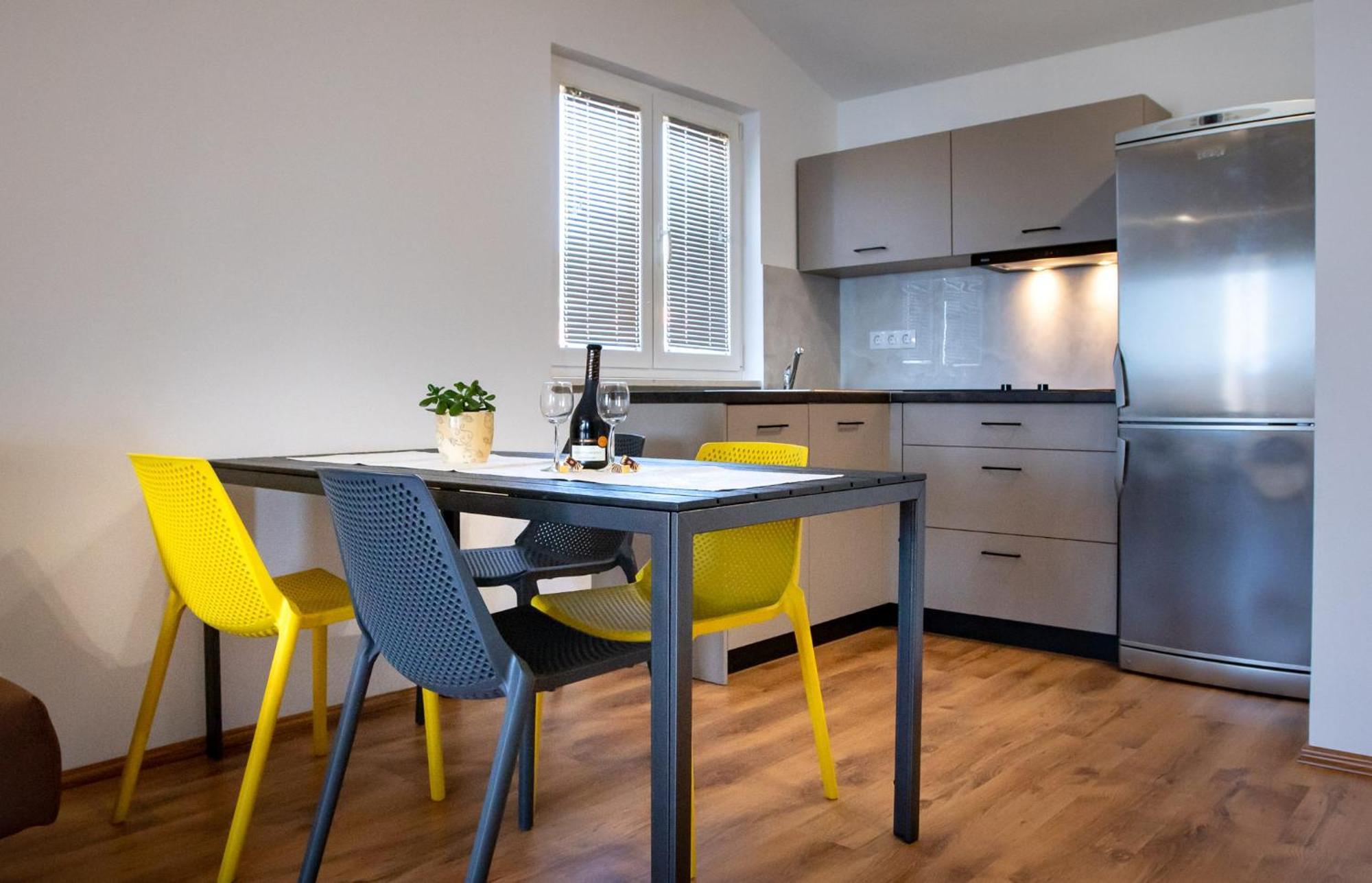 Apartments & Rooms Fam Ribaric Banjol エクステリア 写真