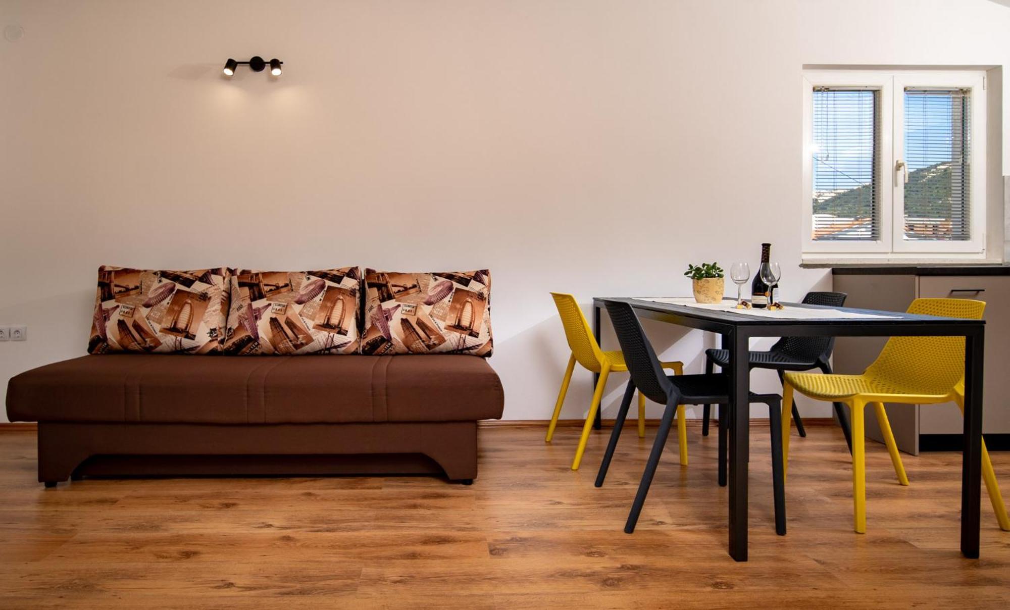 Apartments & Rooms Fam Ribaric Banjol エクステリア 写真