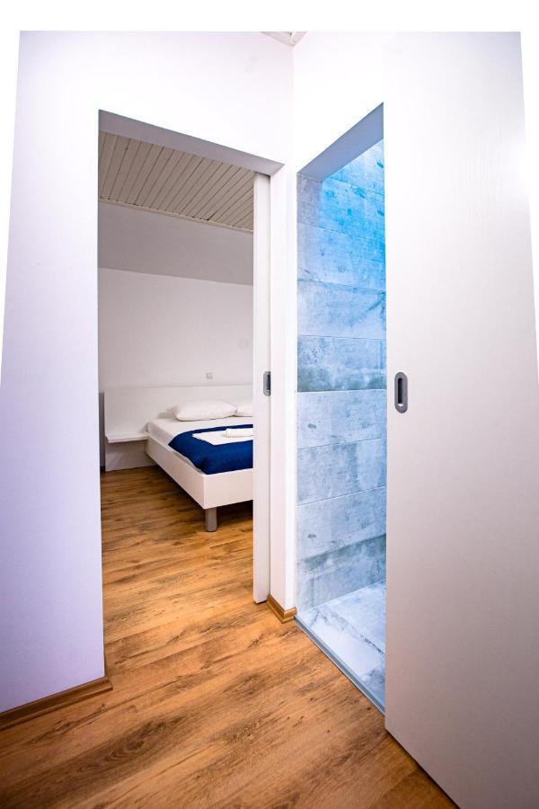 Apartments & Rooms Fam Ribaric Banjol エクステリア 写真
